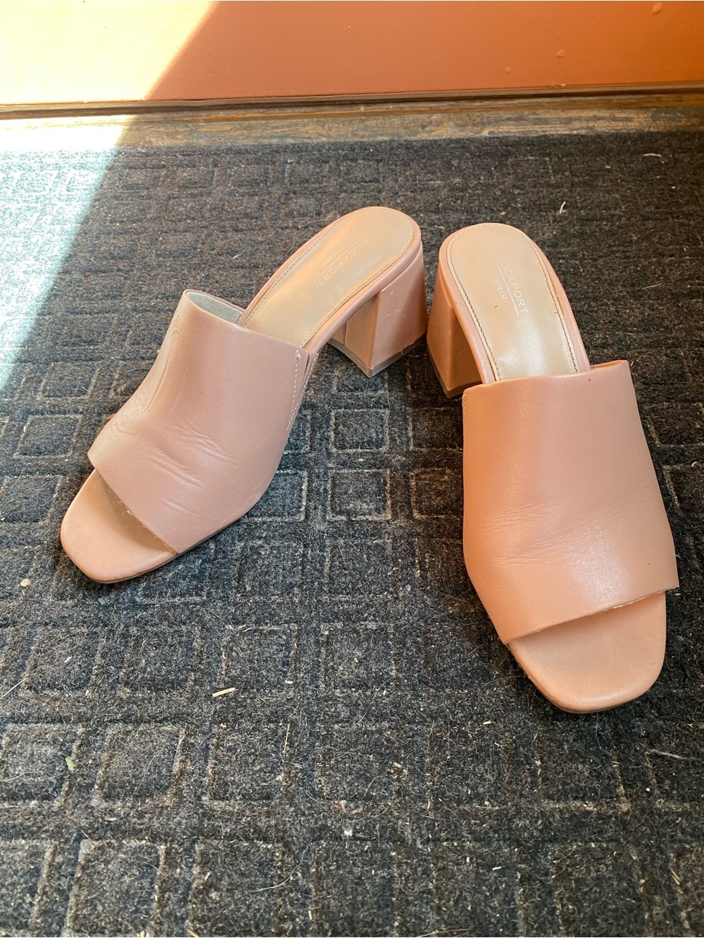 Women's Leather Block Heel Mules in Blush